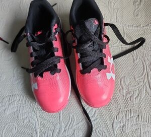 Under Armour Pink and Black Sneakers Modern Athletic Design